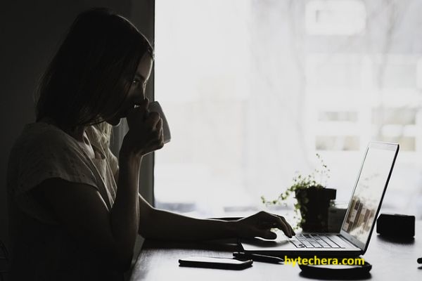 Apple Intelligence writing tools and smart summarize features in macOS Tahoe